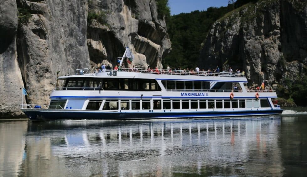 Perfect Original Photos about  Schifffahrt Kelheim Preise  as Your HD Pictures